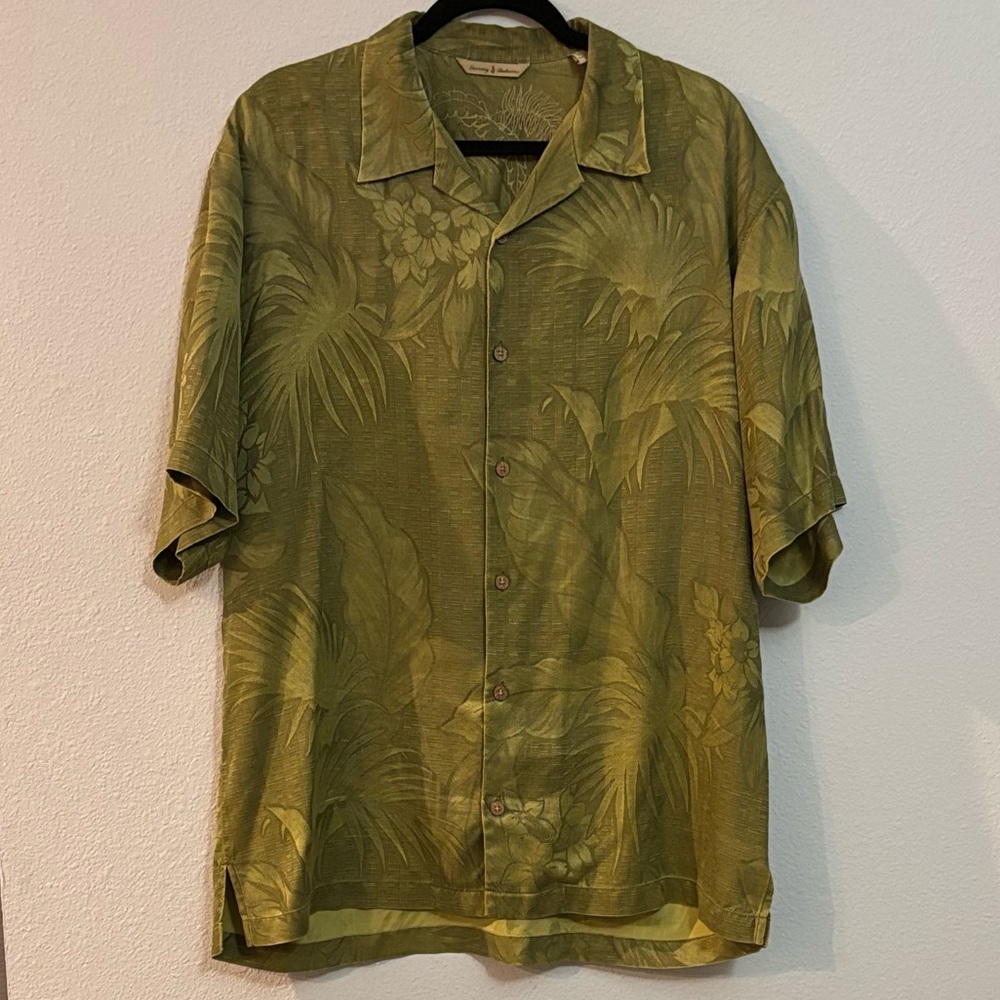 Tommy Bahama Short Sleeve Button Down Collared Shirt 100% Silk Green Size M